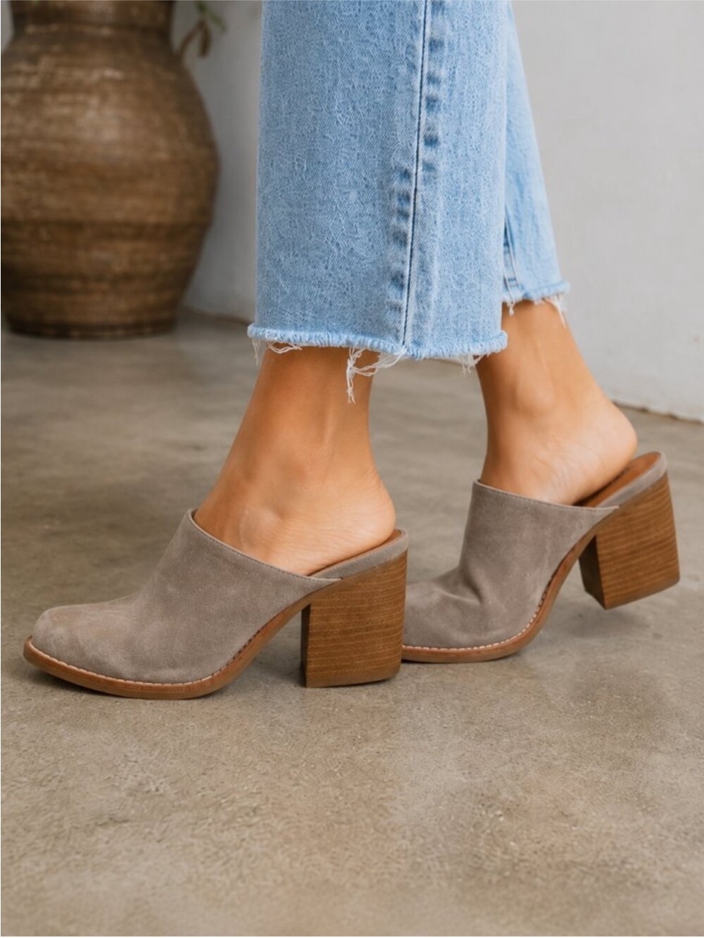 Jeffrey Campbell Women’s Sz 7 Favela Suede Mule Clogs Taupe Block Heel Slides